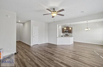 121 Battalion Ln in Hinesville, GA - Foto de edificio - Building Photo