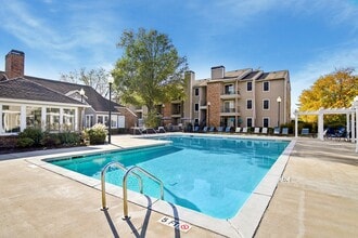 1070 Main Apartments in Hendersonville, TN - Foto de edificio - Building Photo