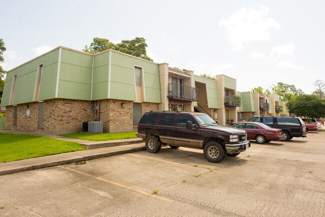 Bayouwood Villa in Sulphur, LA - Building Photo - Building Photo