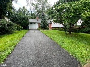 2917 Breezy Terrace in Alexandria, VA - Building Photo - Building Photo