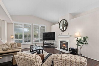 170 Vía Tramonto in Palm Desert, CA - Building Photo - Building Photo