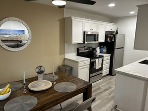 2041 E Grand Ave in Escondido, CA - Building Photo - Building Photo