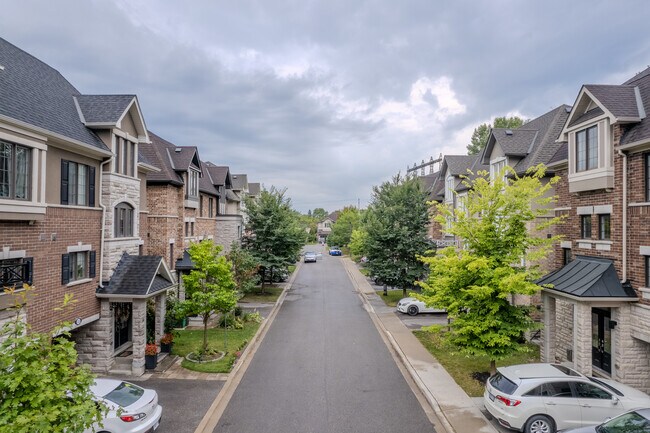 1214 Azinger Ln in Mississauga, ON - Building Photo - Building Photo