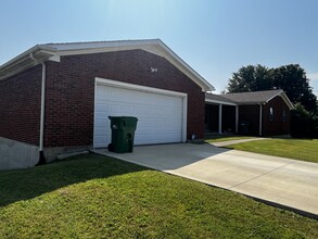 529 S Lorraine St in Radcliff, KY - Building Photo - Building Photo