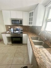 32 Allen Rd in West Park, FL - Building Photo - Building Photo