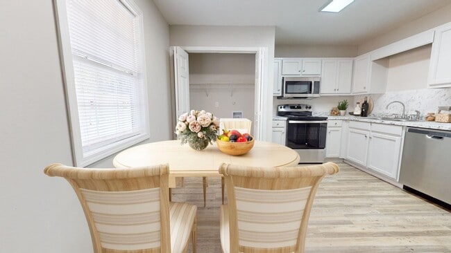 Sun Valley Apartments in Tuscaloosa, AL - Foto de edificio - Building Photo