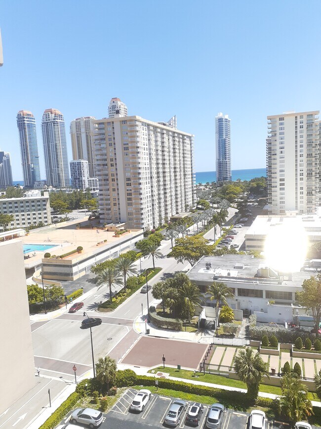 250 174th St in Sunny Isles Beach, FL - Building Photo - Building Photo