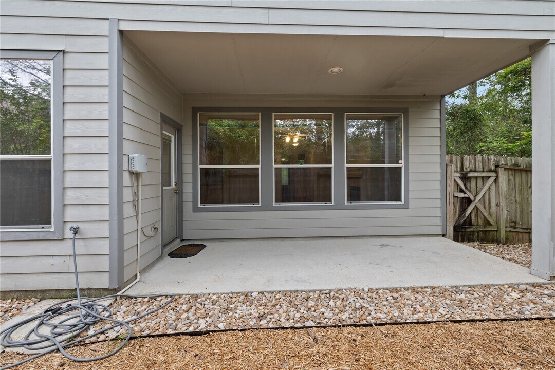 107 W Burberry Cir in Conroe, TX - Building Photo