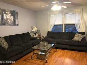 106 Daffodil Dr in Jackson Township, NJ - Building Photo - Building Photo