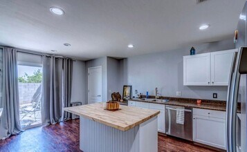 1098 W Vuelta Las Verdolagas in Sahuarita, AZ - Building Photo - Building Photo