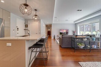 100 Eton Row in Weehawken, NJ - Foto de edificio - Building Photo