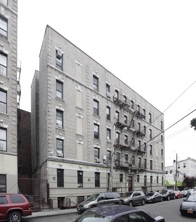 824 E 161st St in Bronx, NY - Building Photo