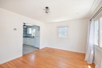 42 Buttonwood Rd in Dartmouth, MA - Building Photo - Building Photo