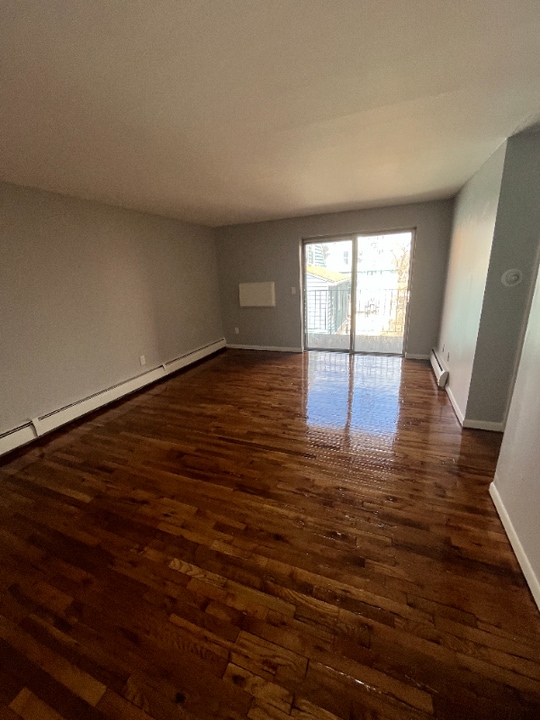 20 May St in Hartford, CT - Building Photo