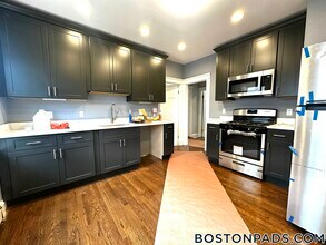 25 Forest St in Boston, MA - Foto de edificio - Building Photo