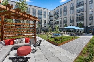 Westmont Apartments in Arlington, VA - Foto de edificio - Building Photo