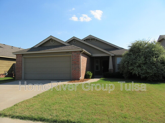 property at 2215 E Concord Pl