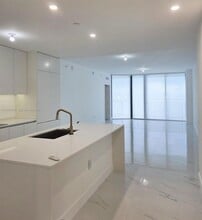 700 NE 24th St, Unit 3903 in Miami, FL - Foto de edificio - Building Photo