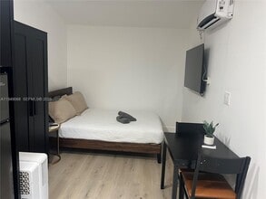 2723 SW 13th St in Miami, FL - Building Photo - Building Photo