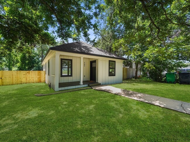 property at 509 W 6th St
