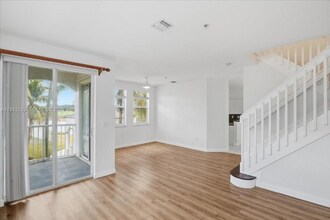 4435 SW 160th Ave in Miramar, FL - Foto de edificio - Building Photo