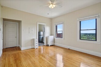 1482 Beacon St, Unit 69 in Brookline, MA - Building Photo - Building Photo