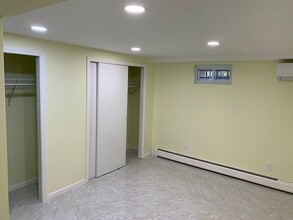 6915 171st St, Unit Basement, 1 Bedroom in Fresh Meadows, NY - Building Photo - Building Photo