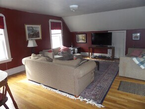 22 Highland Rd, Unit 2 in Somerville, MA - Building Photo - Building Photo