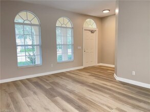 6065 Islandwalk Blvd in Naples, FL - Foto de edificio - Building Photo