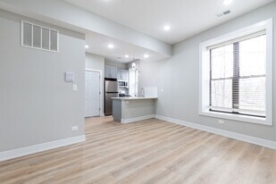 437 W Belden Ave, Unit 3 in Chicago, IL - Building Photo