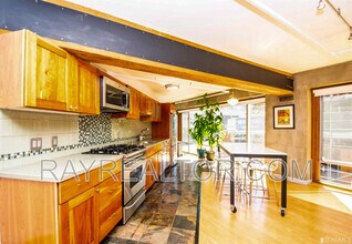 18 Lansing St in San Francisco, CA - Foto de edificio - Building Photo