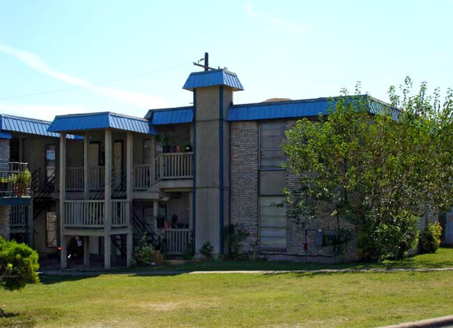 Seven Towers Apartments in Austin, TX - Building Photo - Building Photo