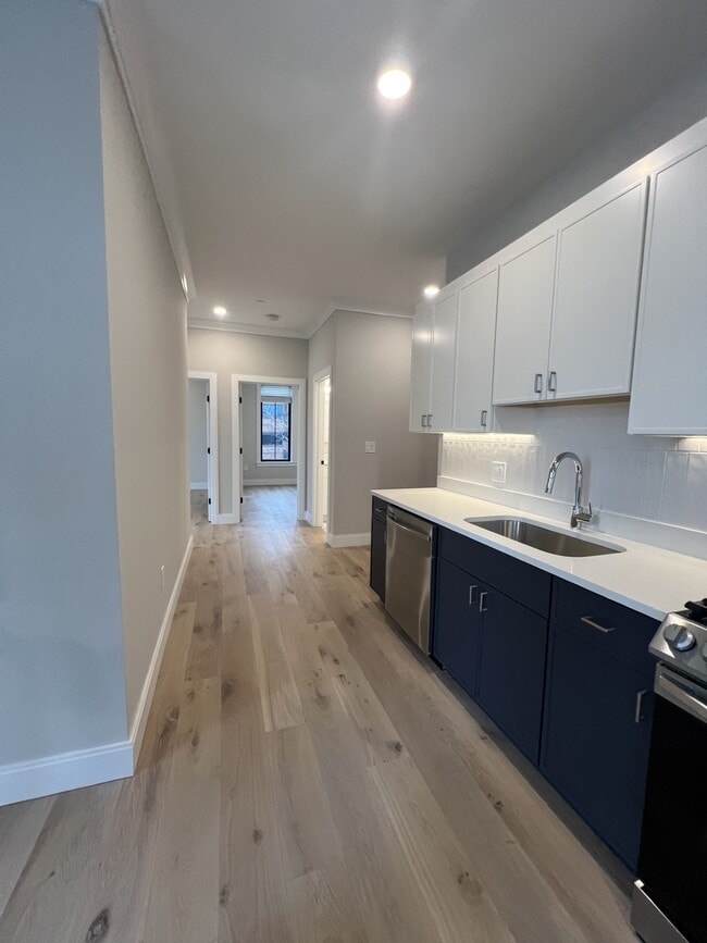 157 Everett St in Boston, MA - Building Photo - Building Photo