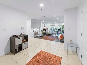 12011 Goshen Ave, Unit 202 in Los Angeles, CA - Building Photo - Building Photo