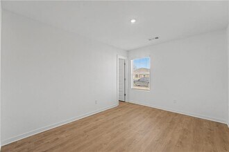 3021 Laredo Ln in Centerton, AR - Foto de edificio - Building Photo