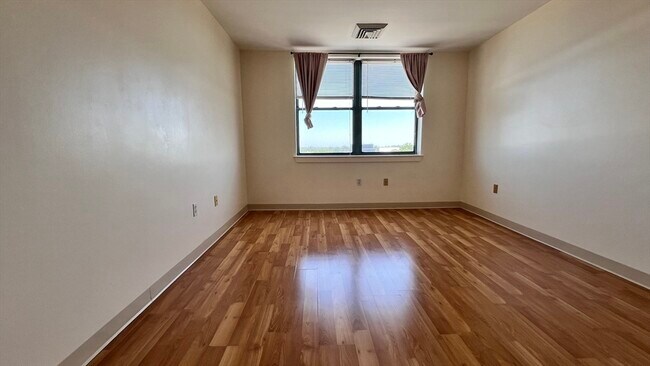 100 W Squantum St in Quincy, MA - Building Photo - Building Photo