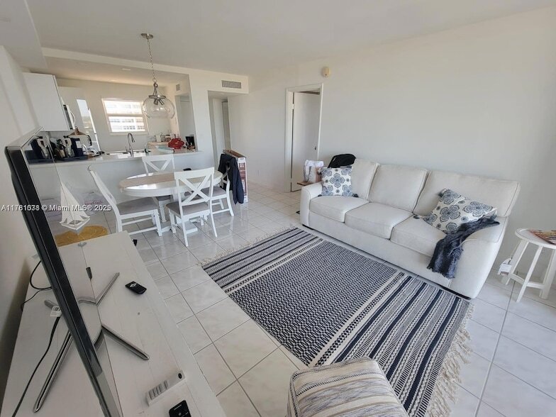 1391 S Ocean Blvd, Unit 905 in Pompano Beach, FL - Building Photo