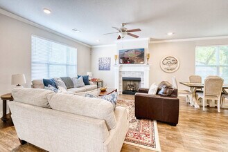 909 W Eagle St in Fayetteville, AR - Foto de edificio - Building Photo