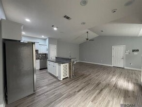 1046 Sedona Pines Dr in Baton Rouge, LA - Building Photo - Building Photo