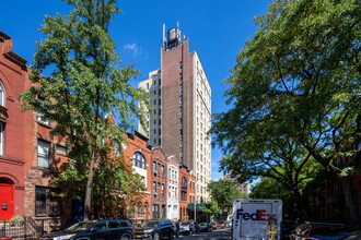 50 W 106th St in New York, NY - Foto de edificio - Building Photo