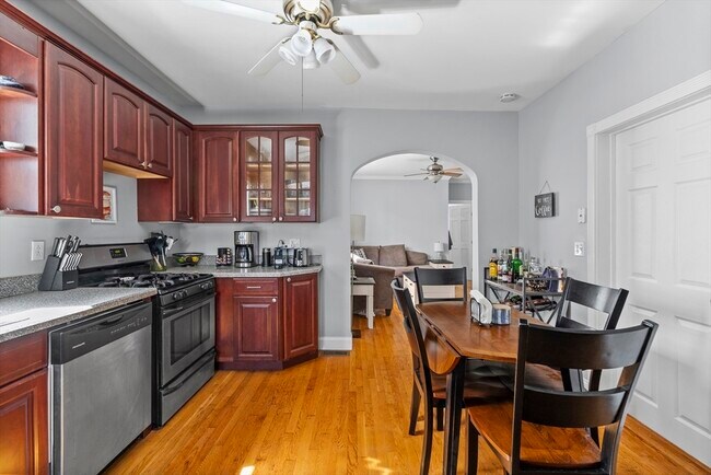 180 W 8th St in Boston, MA - Building Photo - Building Photo