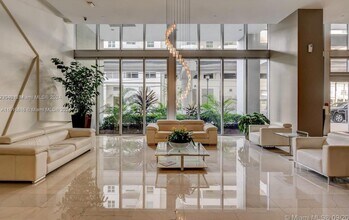 79 SW 12th St, Unit 2001-S in Miami, FL - Foto de edificio - Building Photo