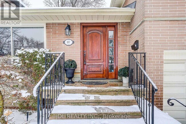 87 Munro Blvd in Toronto, ON - Building Photo - Building Photo