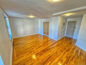 67-25 Dartmouth St in Queens, NY - Building Photo - Building Photo