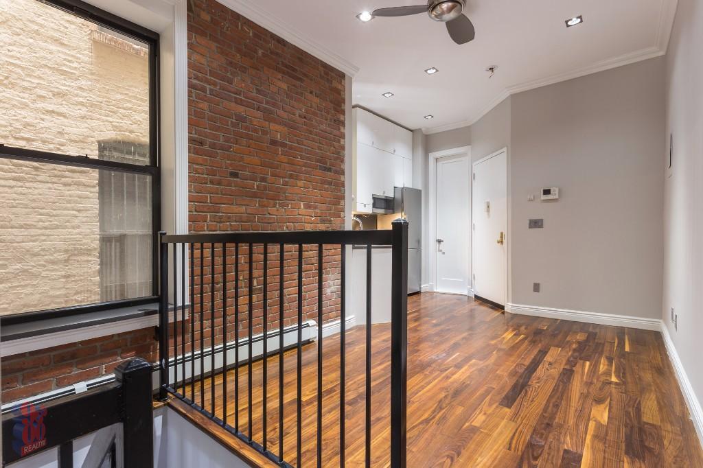 15 W 103rd St, Unit 1D in New York, NY - Building Photo