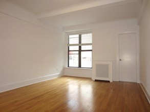 436-444 W 34th St in New York, NY - Building Photo - Interior Photo