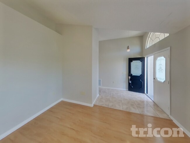 14638 Coronado Dr in Spring Hill, FL - Foto de edificio - Building Photo