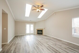 1108 W Southport Rd in Indianapolis, IN - Building Photo - Building Photo