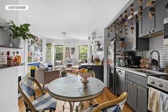 81 Clermont Ave in Brooklyn, NY - Building Photo - Building Photo