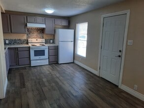 511 Wolf St, Unit B in Killeen, TX - Foto de edificio - Building Photo